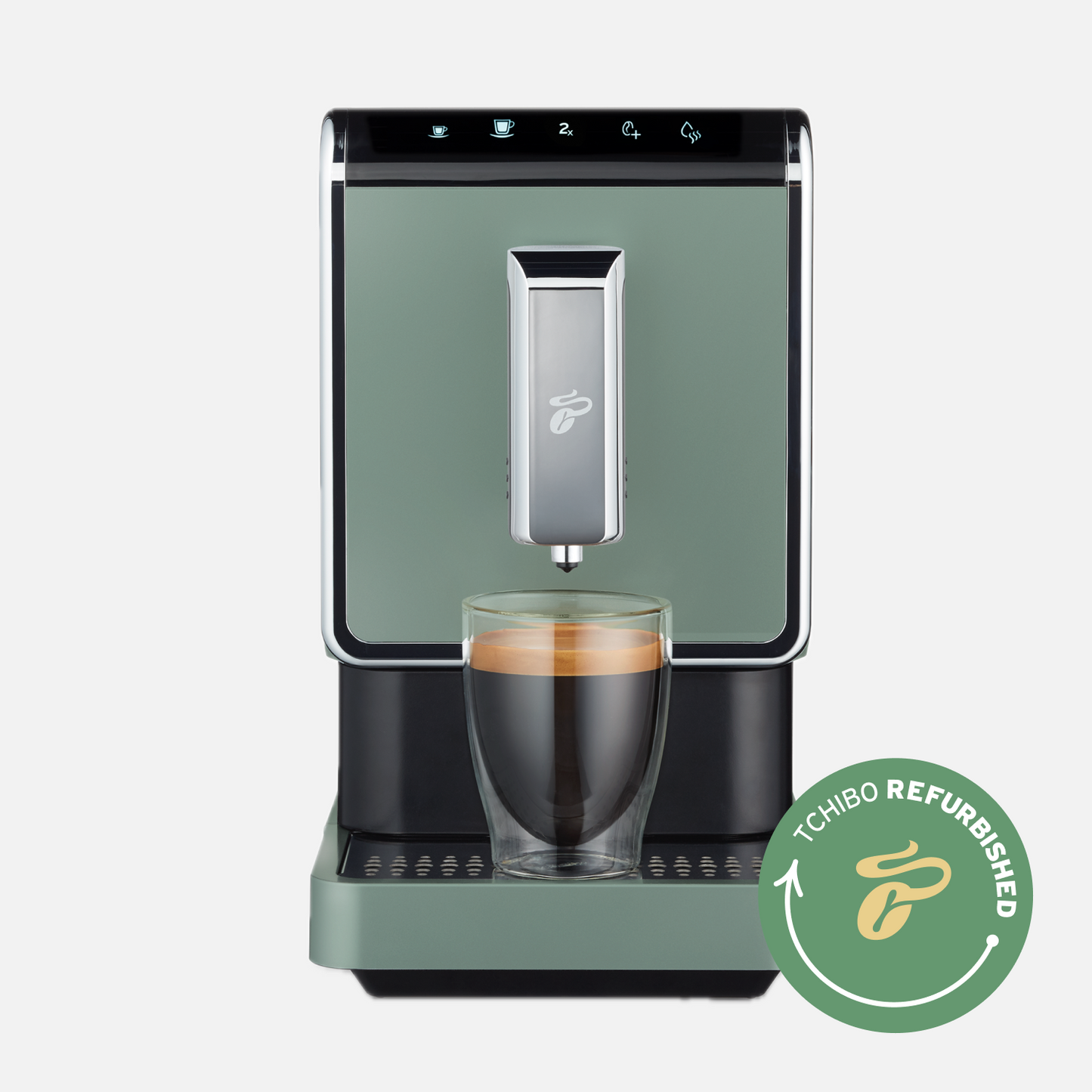 Frontansicht des Tchibo Esperto Caffè in Mint, mit einer Tasse prominent unter dem Auslauf und deutlich sichtbarem Refurbished-Logo.