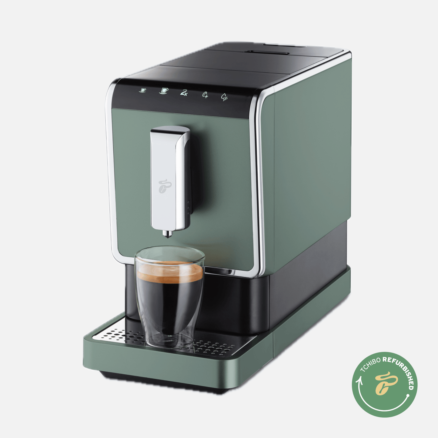 Seitliche und leicht erhöhte Ansicht des Tchibo Esperto Caffè in Mint, mit einer Tasse unter dem Auslauf. Das Bild ist freigestellt.