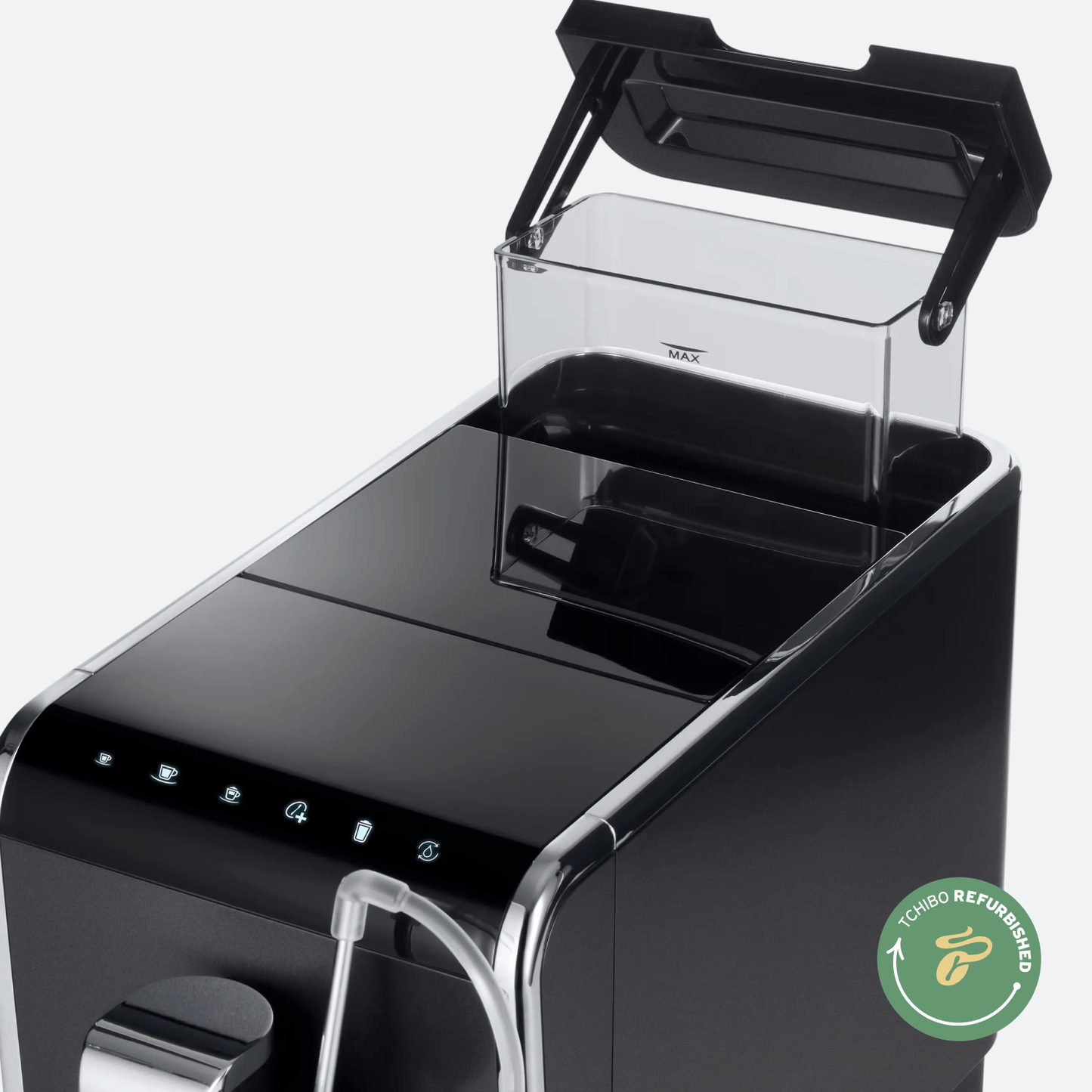 Seitenansicht des Tchibo Esperto Pro mit transparentem Wassertank und "Tchibo Refurbished"-Siegel