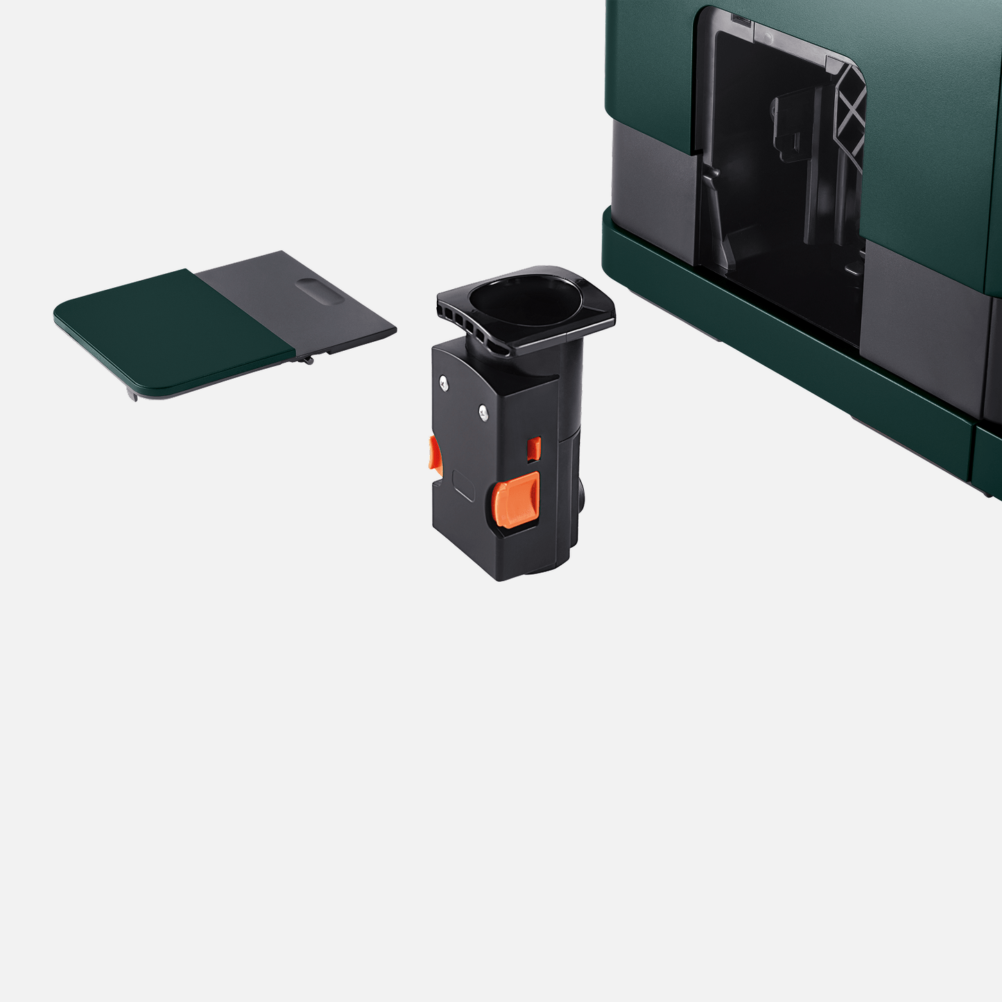 Nahaufnahme der Brühgruppe des Tchibo Esperto Caffè in Dark Green. Die Maschine ist im Hintergrund leicht erkennbar, und die abnehmbare Seitenklappe liegt daneben.